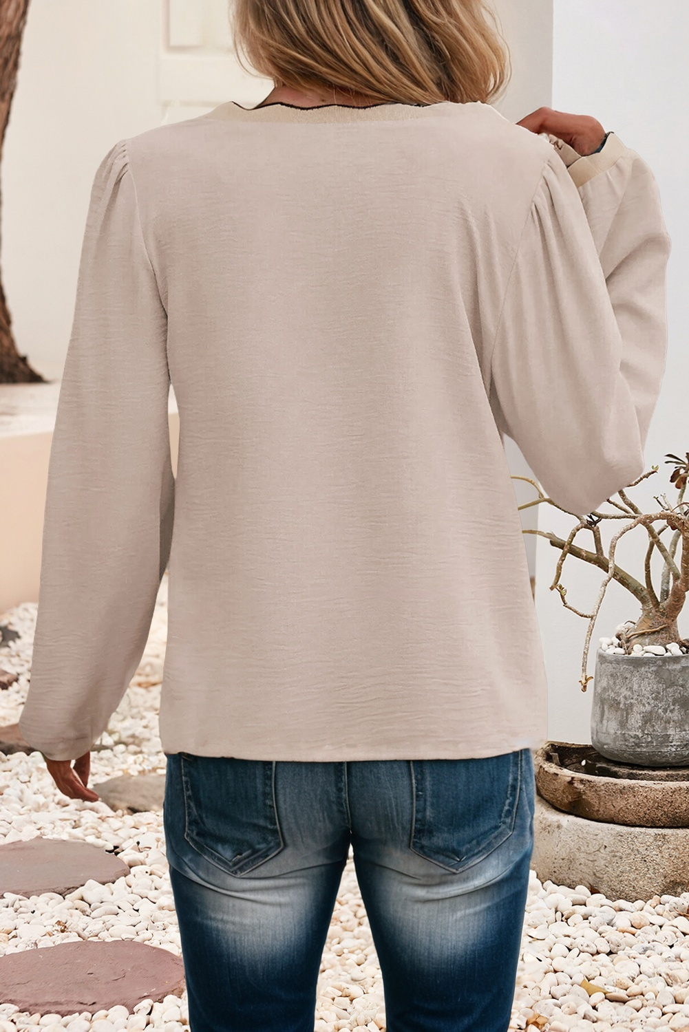 Women's Scallop Trim V-Neck Long Sleeve Blouse