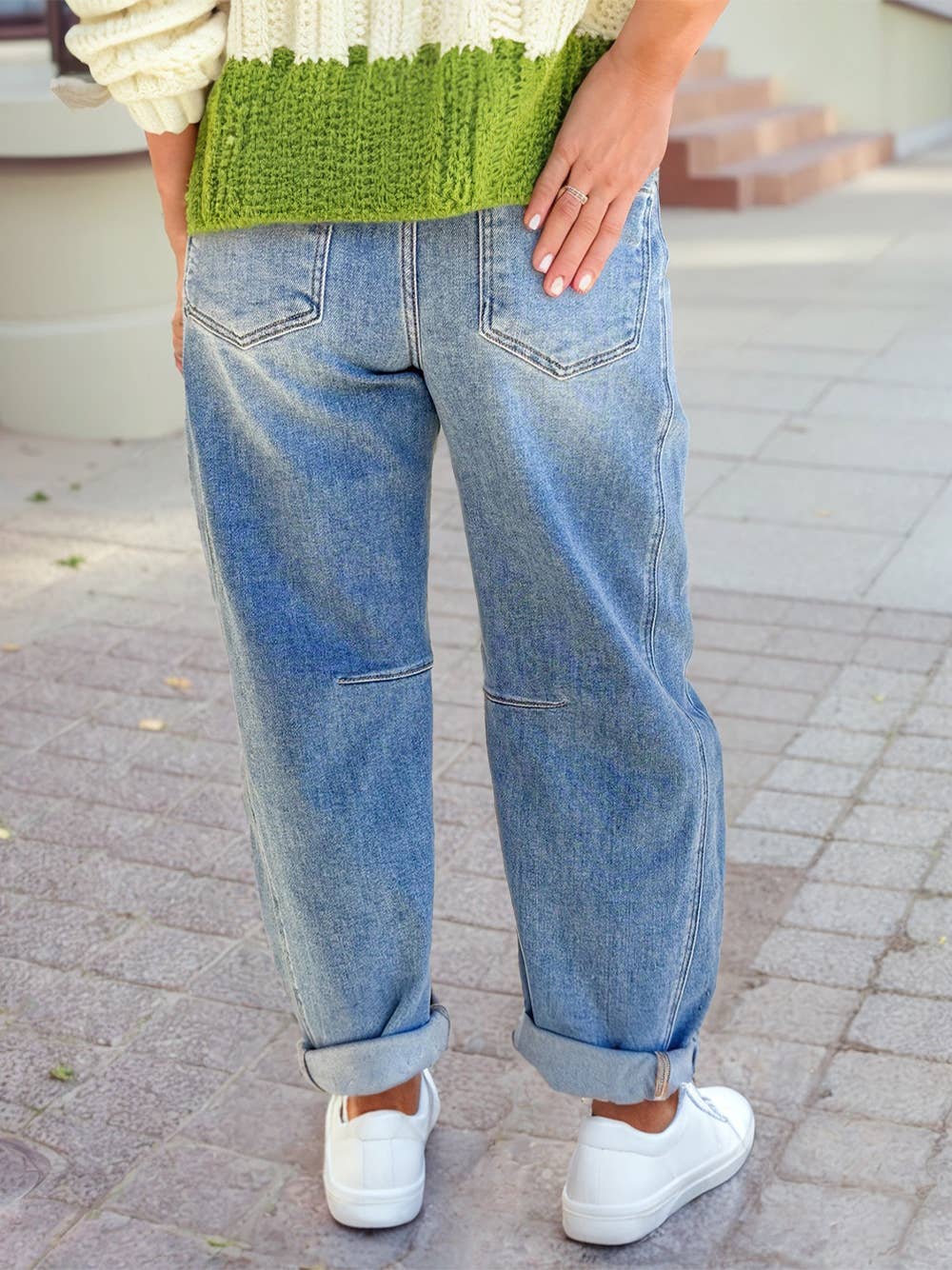 Women's Barrel Pleated Jeans