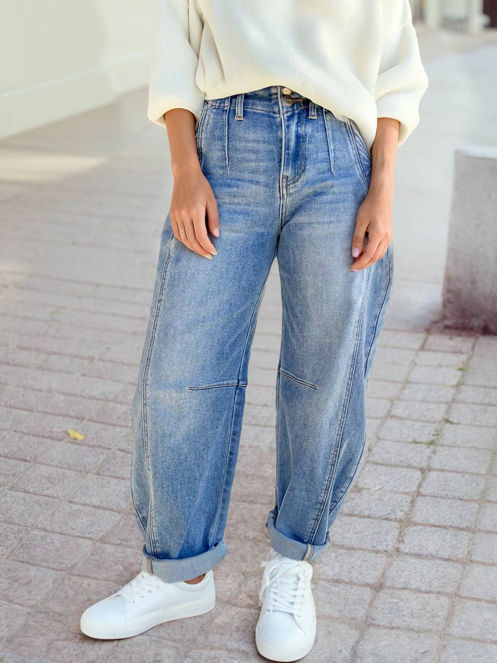 Women's Barrel Pleated Jeans