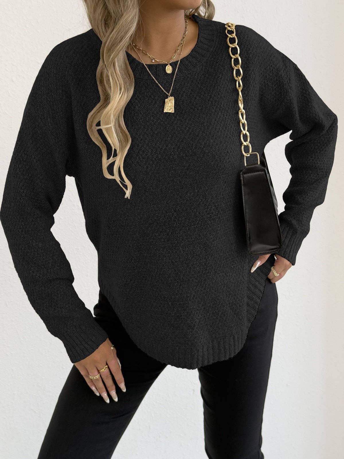Women's Round Hem Sweater - Black