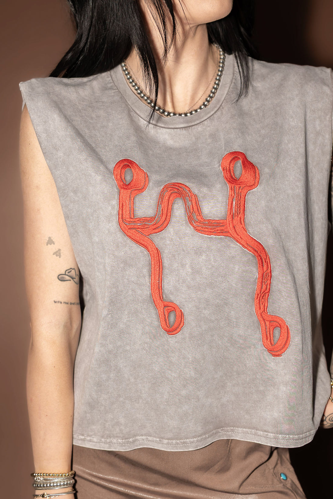 Women's 2 Fly Co Rojo Ranch Muscle Tee